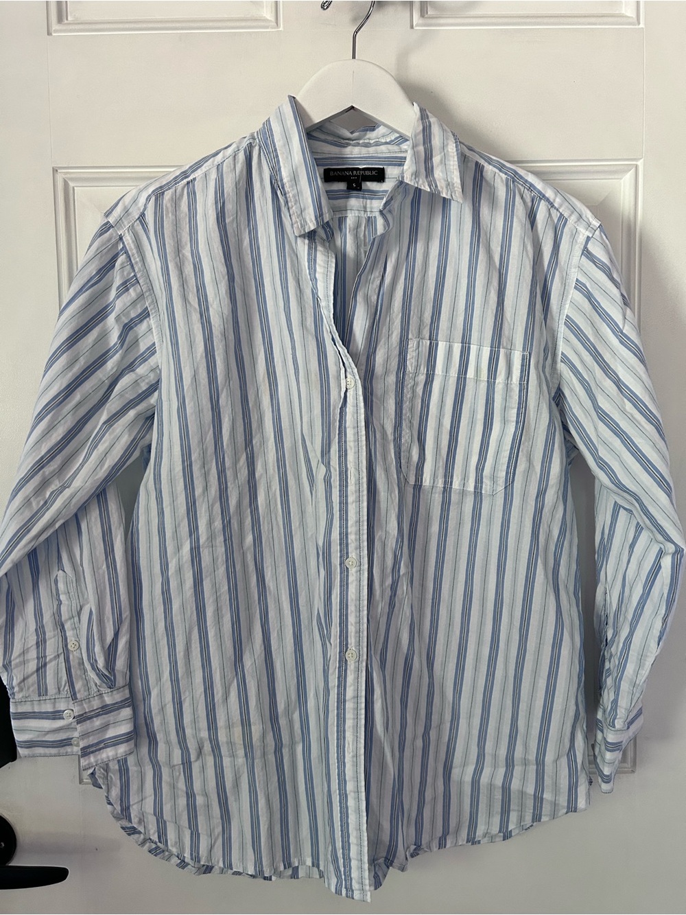 Banana Republic White and Light Blue Striped Button-Down Shirt